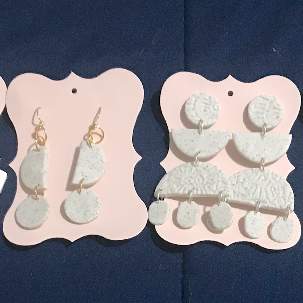 Earings - Picture 2 of 3